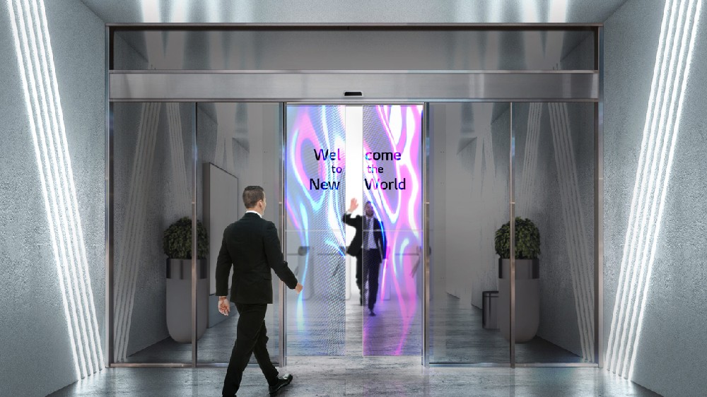 廈門知名公司新裝亮相，自動門透明顯示拼接屏